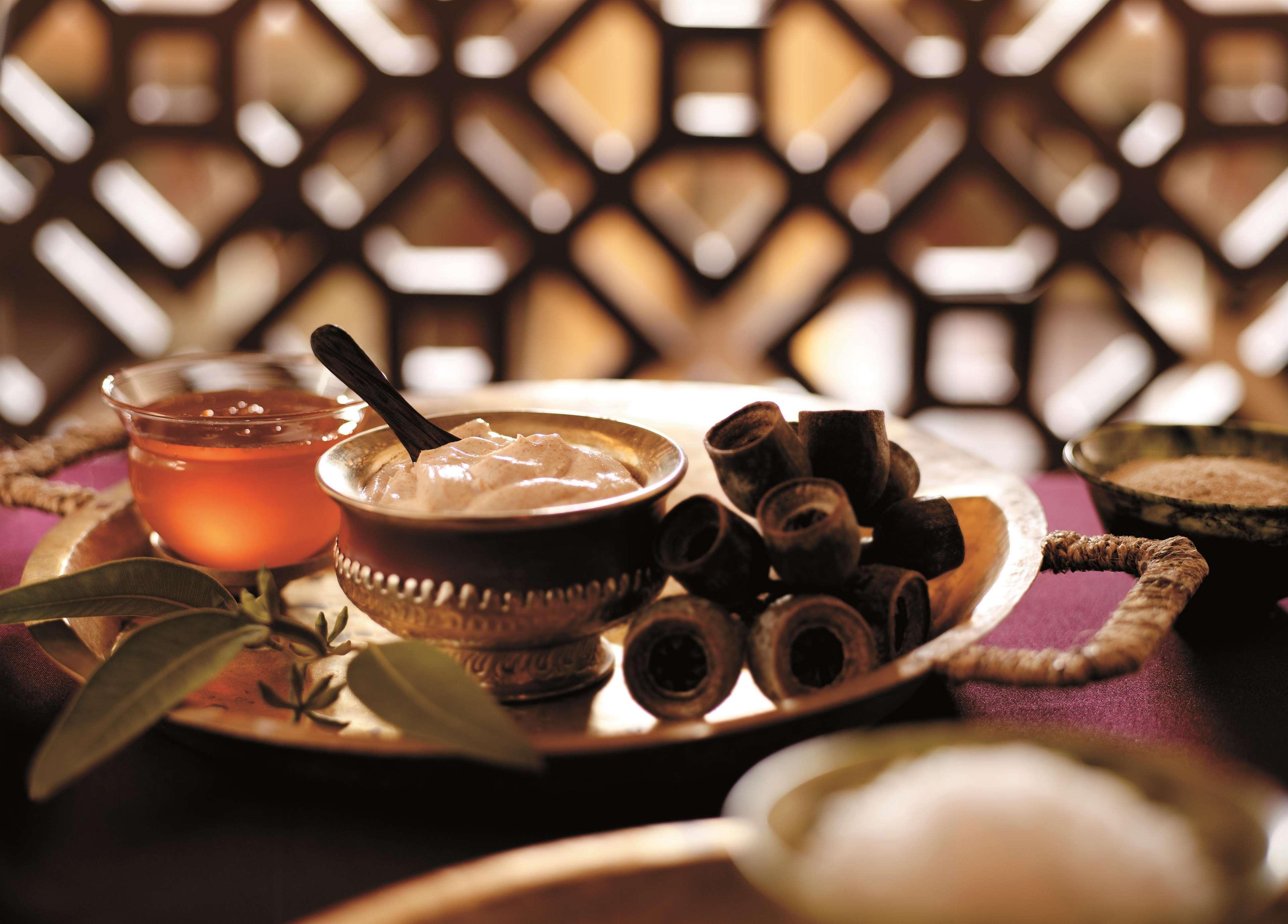 Shangri-La Σίδνεϊ Εξωτερικό φωτογραφία A traditional Thai spa treatment