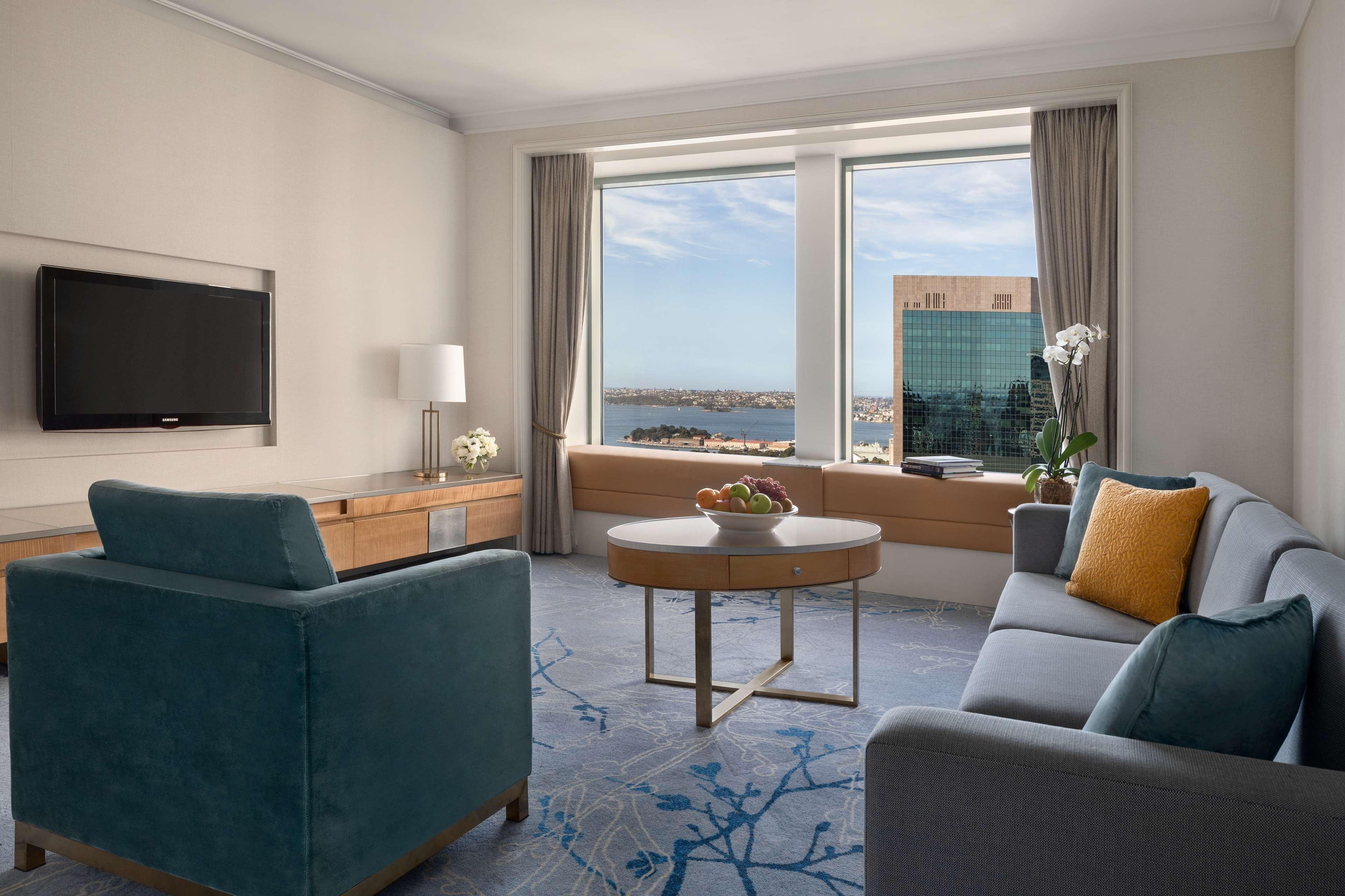Shangri-La Σίδνεϊ Εξωτερικό φωτογραφία A view of the Bay of Bengal from a suite at the hotel
